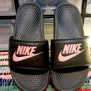 NWOT Nike slides size 9